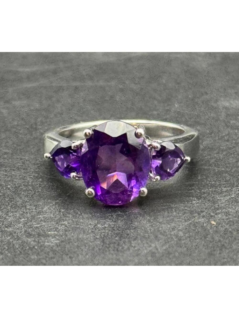 Amethyst and Sterling Silver Ring. Over 4 carats - size 7